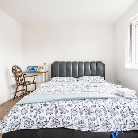 En-Suit Room With Free Dedicated Parking Manchester Exteriör bild