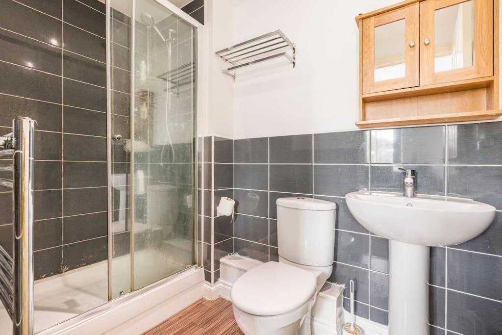 En-Suit Room With Free Dedicated Parking Manchester Exteriör bild