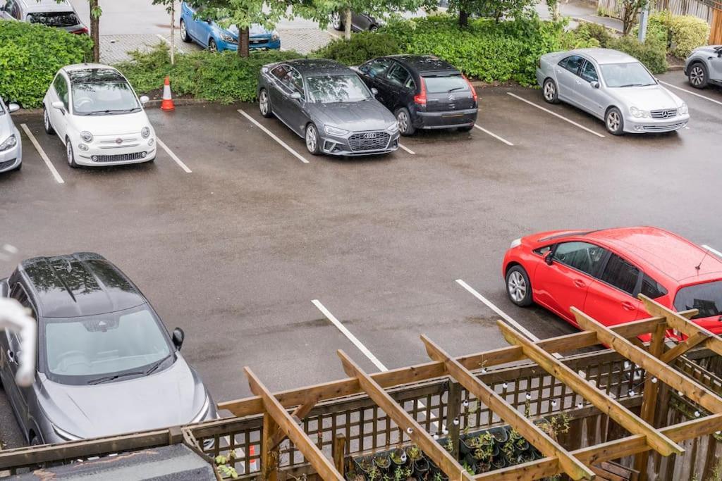 En-Suit Room With Free Dedicated Parking Manchester Exteriör bild