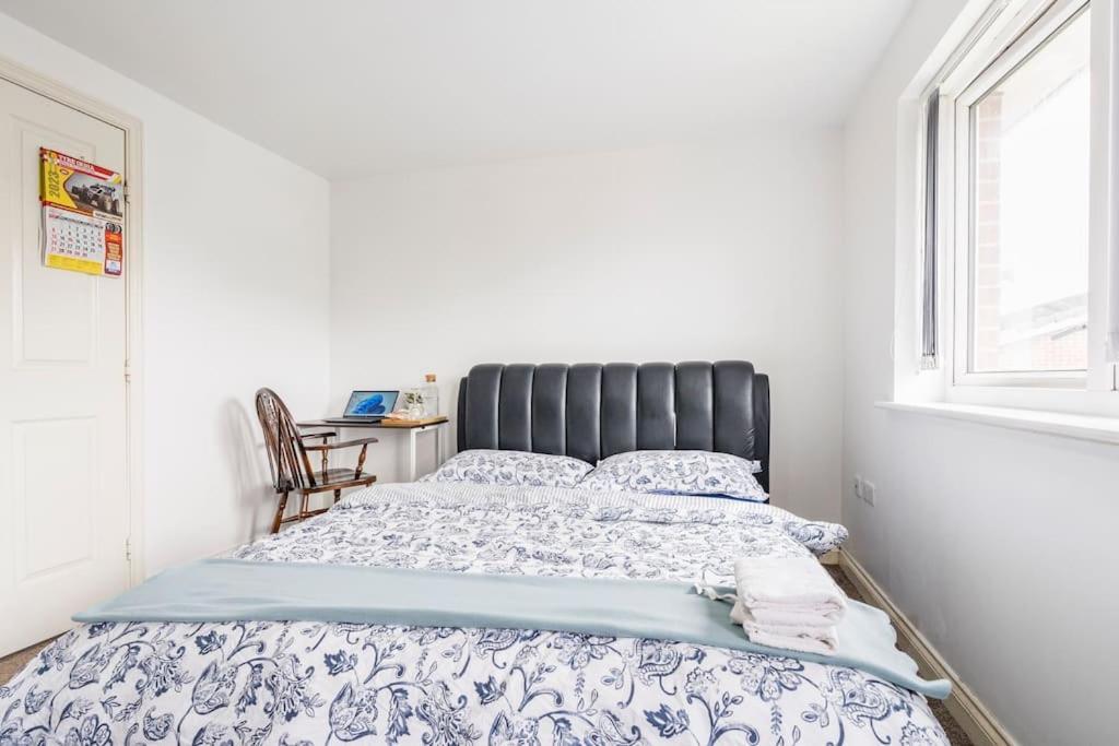 En-Suit Room With Free Dedicated Parking Manchester Exteriör bild