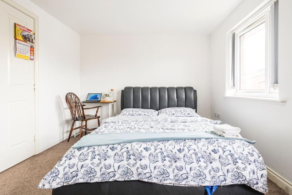 En-Suit Room With Free Dedicated Parking Manchester Exteriör bild